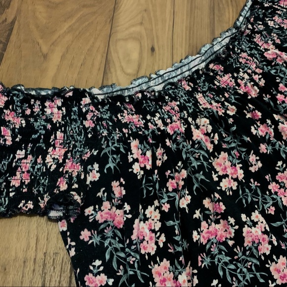 Ditsy Floral Top ✨NWOT✨ - Picture 3 of 7